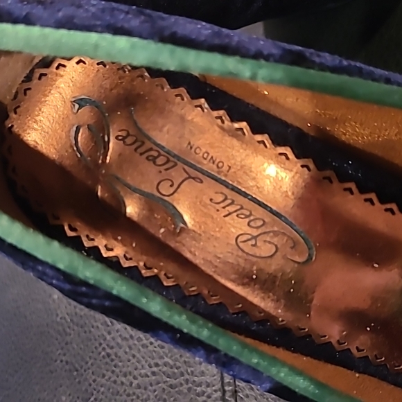 Poetic license green velour festive heels size 7.5 - Picture 3 of 4